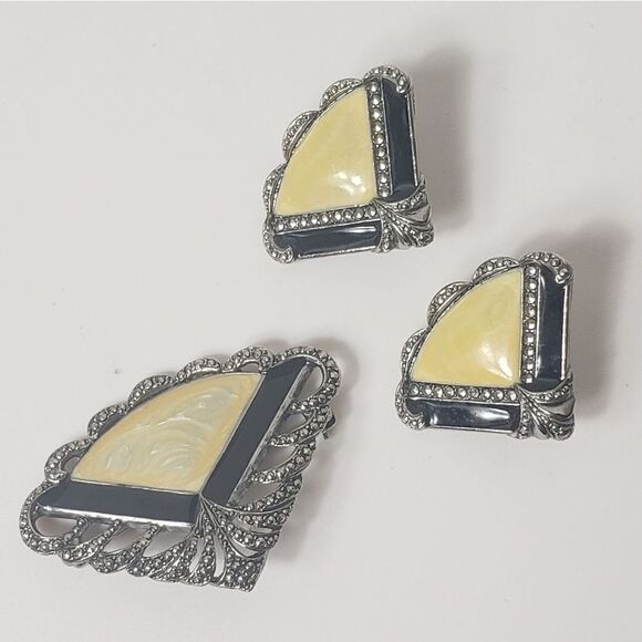 VINTAGE AVON Marcasite & Enamel Fan Brooch And Clip Earrings Set - Picture 1 of 6